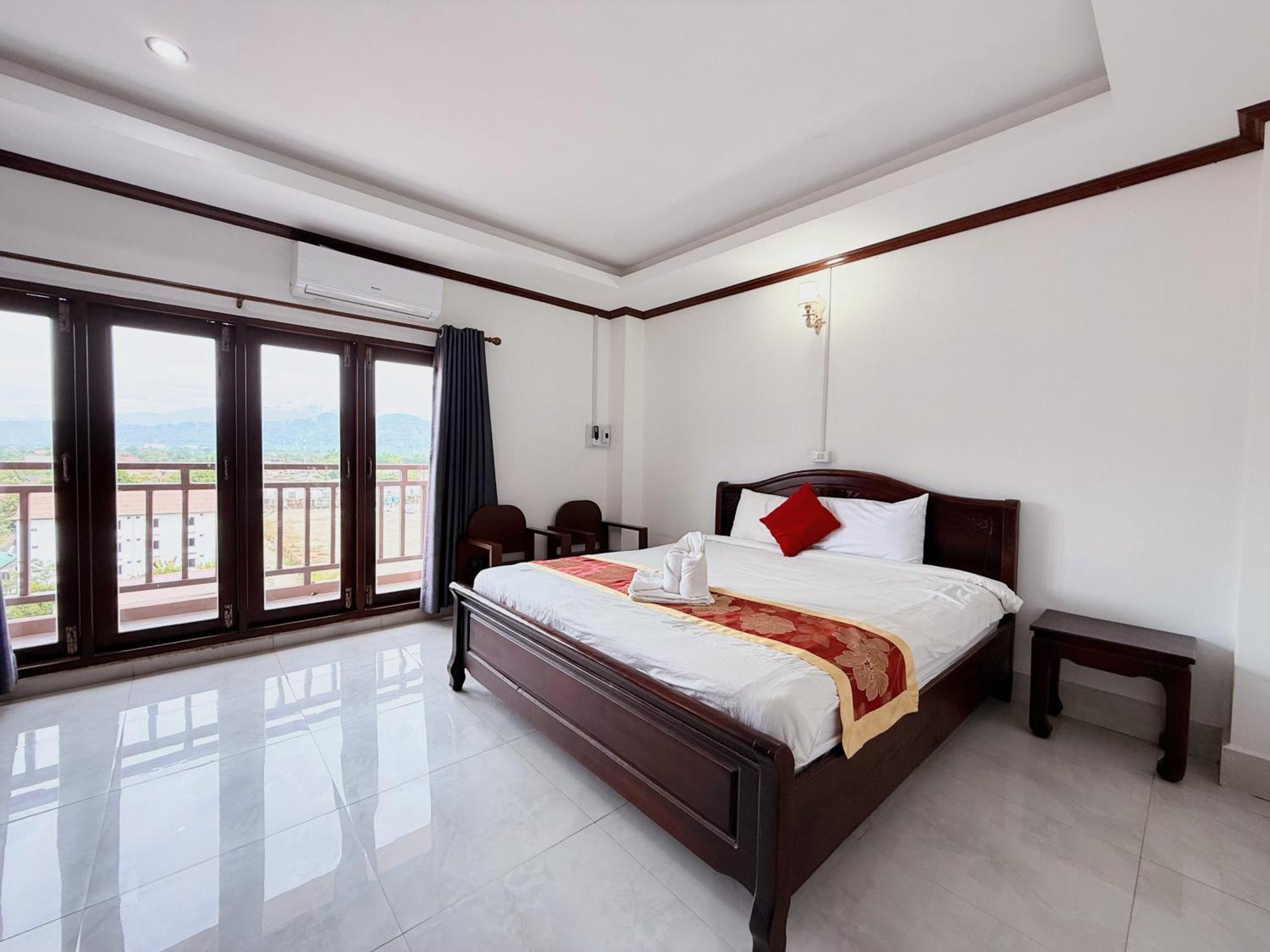 Vangvieng Sisavang Mountain View Hotel 万荣 外观 照片