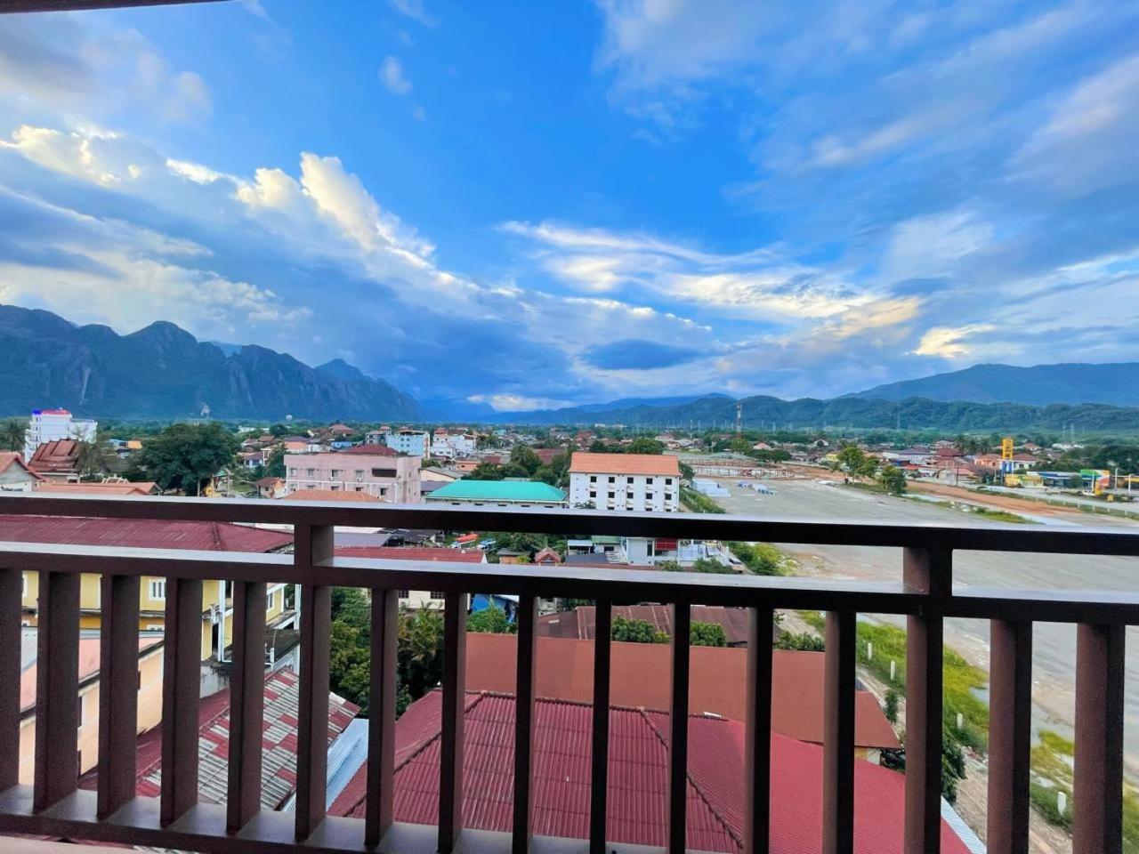 Vangvieng Sisavang Mountain View Hotel 万荣 外观 照片